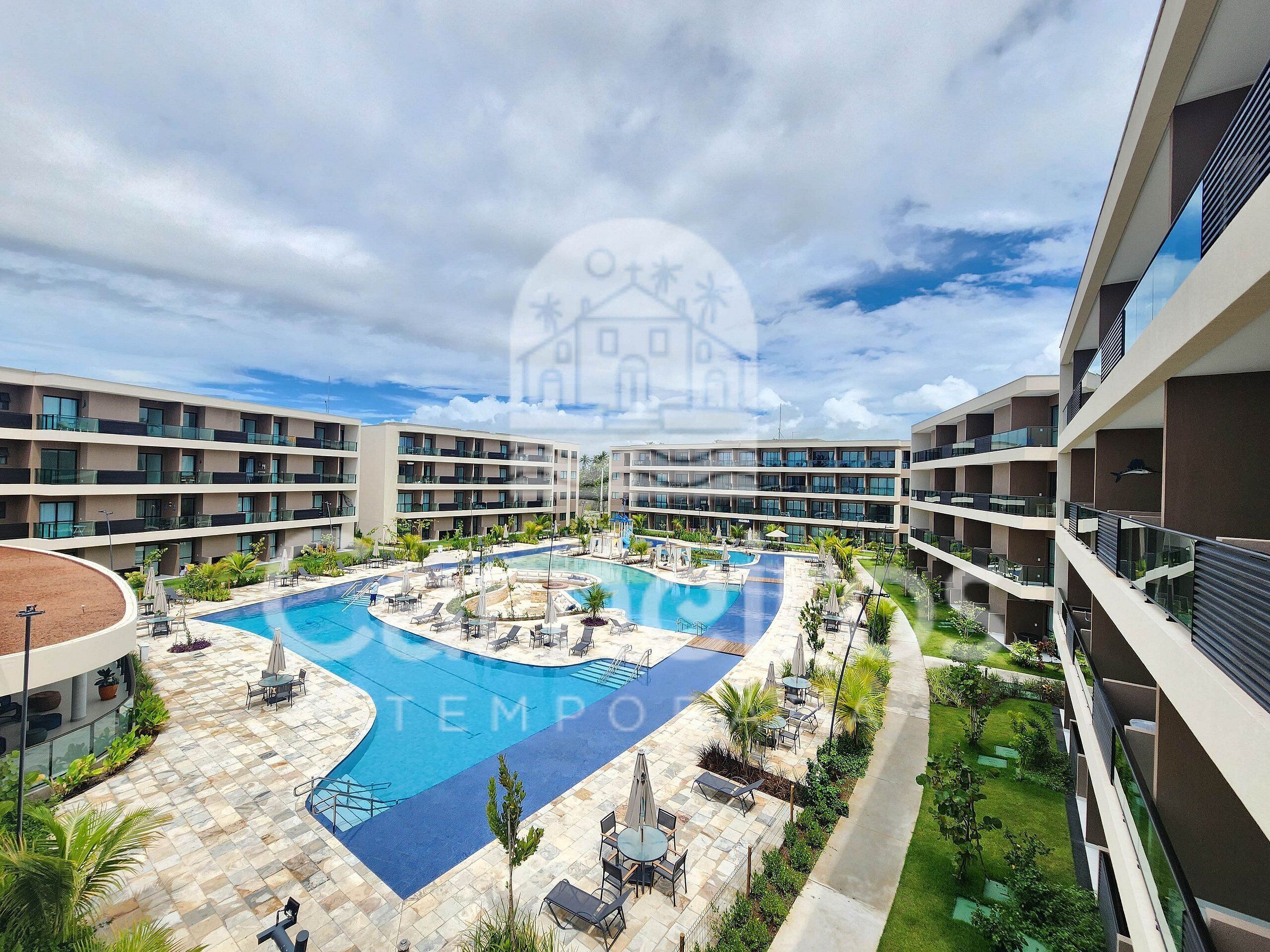 2 outdoor pools