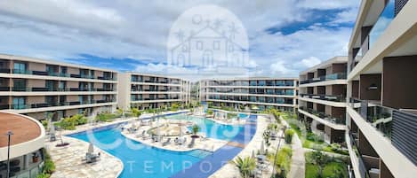 2 outdoor pools