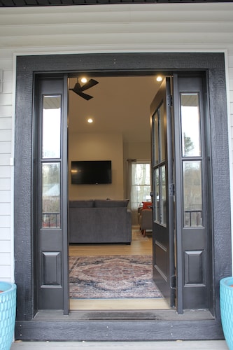 LAKESIDE GEM ! ONE BLOCK FROM SHORELINE ! in fabulous Lake Geneva .