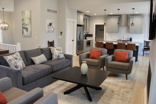 Téléviseur connecté, foyer, jeux vidéo, table de baby-foot