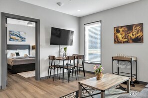 Apartamento Premier, 3 habitaciones, 2 baños | Comedor
