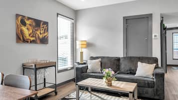 Appartement « Premier », 3 chambres, 2 salles de bains | Coin séjour