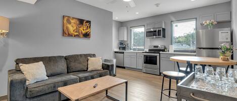 Comfort Apartment, 2 Bedrooms | Living area