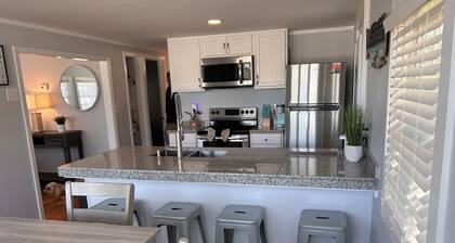 Charming 3-bedroom bungalow in Sneads Ferry with boat dock and gazebo access