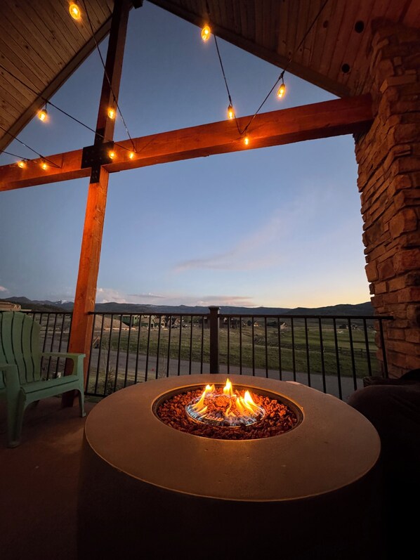 Terrace/patio - Spacious Mountain Retreat on Golf Course, near Rocky Mountain National Park (Granby)