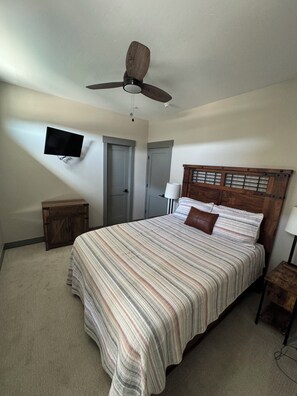 3 bedrooms, in-room safe, free WiFi - Spacious Mountain Retreat on Golf Course, near Rocky Mountain National Park (Granby)