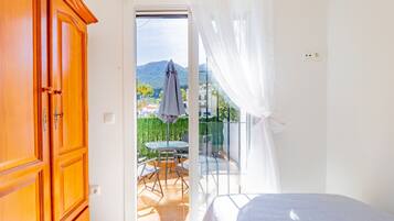 4 slaapkamers, een strijkplank/strijkijzer, gratis wifi, beddengoed