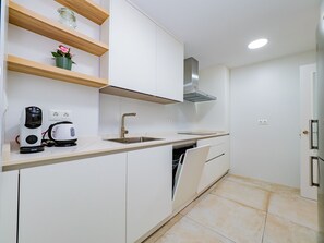 Réfrigérateur, micro-ondes, four, lave-vaisselle