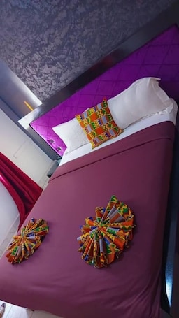 Comfort Triple Room, Bay View | Desk