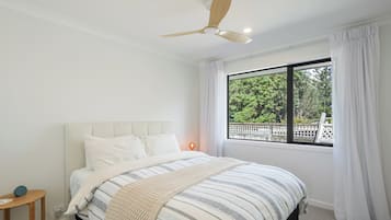 3 slaapkamers, een strijkplank/strijkijzer, wifi, beddengoed