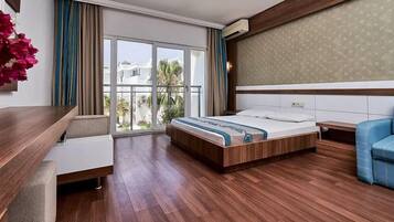 Chambre Familiale | Literie de qualité supérieure, minibar, draps fournis