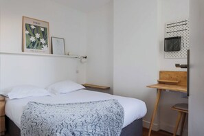 1 bedroom, laptop workspace, iron/ironing board, bed sheets - Modern Flat - 1br-2p - Le Marais (Paris)