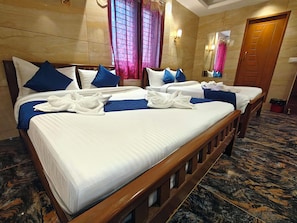 Family Quadruple Room | Desk, laptop workspace, soundproofing, bed sheets - PV Tower - Auro Beach (Vanur)