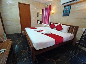 Desk, laptop workspace, soundproofing, bed sheets