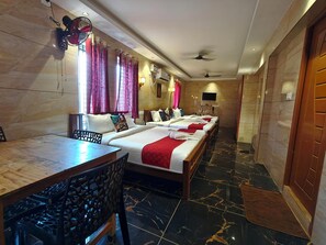 Grand Shared Dormitory | Desk, laptop workspace, soundproofing, bed sheets - PV Tower - Auro Beach (Vanur)