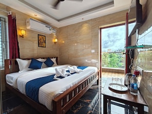 Romantic Room | Desk, laptop workspace, soundproofing, bed sheets - PV Tower - Auro Beach (Vanur)