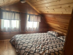 3 bedrooms, desk, free WiFi, bed sheets