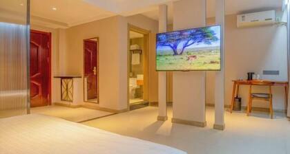 Home Inn Huayi Select Hotel (Yantai Zhaoyuan Fuqian Square)