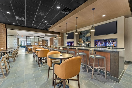 Salón lounge en el lobby. Drury Plaza Hotel Lincoln Downtown