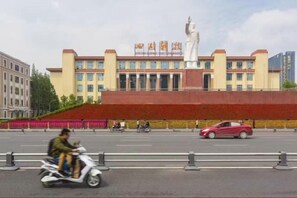 Unclassified image, 4 of 15, button - Vienna Classic Hotel (Kuanzhai Alley Luomashi Subway Station) (Chengdu)