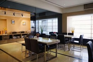 Dining - Vienna Classic Hotel (Kuanzhai Alley Luomashi Subway Station) (Chengdu)
