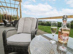 Outdoor dining - Petroc (Redruth)