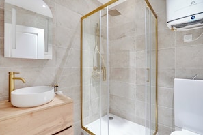 Bathroom - Beautiful 1bdr With Terrace - Neuilly/seine Near Paris (Neuilly-sur-Seine)