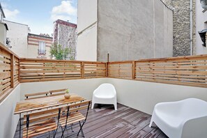 Outdoor dining - Beautiful 1bdr With Terrace - Neuilly/seine Near Paris (Neuilly-sur-Seine)