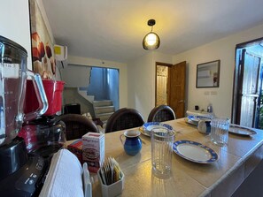 Dining - Cozy two-level apartment in Cozumel, 20 minutes from the beach. (Cozumel)