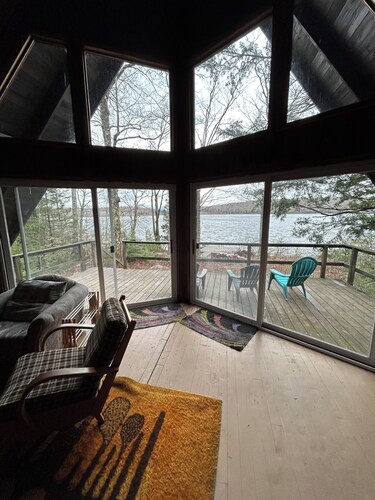 Rustic 3-bedroom cabin on Canada Lake with pontoon boat