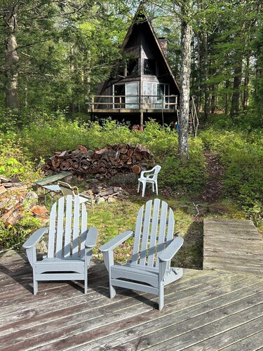 Rustic 3-bedroom cabin on Canada Lake with pontoon boat