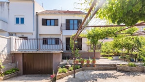 Unclassified image, 3 of 36, button - 2 Persons Apartment With Garden (Sibenik)