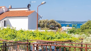 Unclassified image, 4 of 36, button - 2 Persons Apartment With Garden (Sibenik)