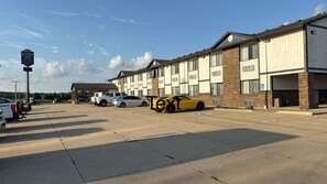 Front of property - Budget Inn and Suites (De Witt)