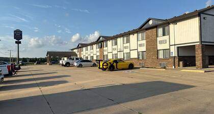 Budget Inn and Suites