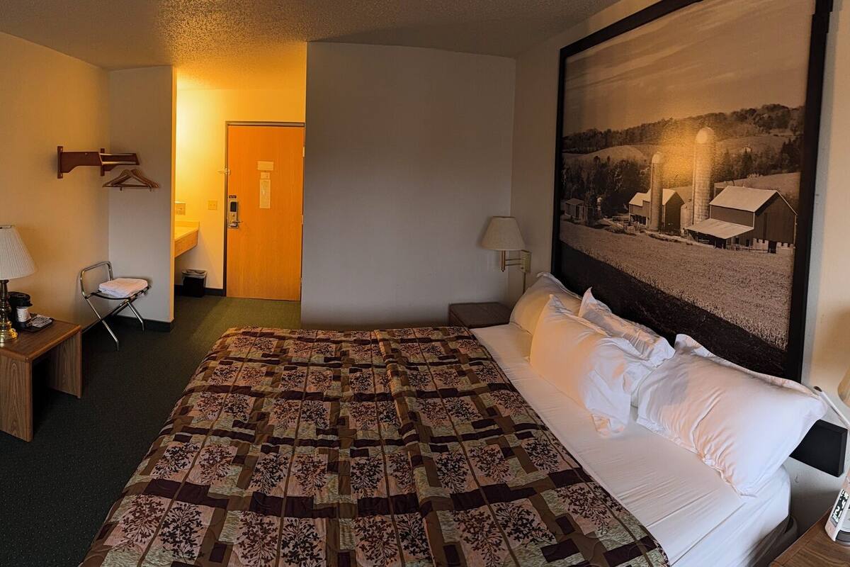 Romantic Single Room, Non Smoking | Egyptian cotton sheets, premium bedding, down comforters