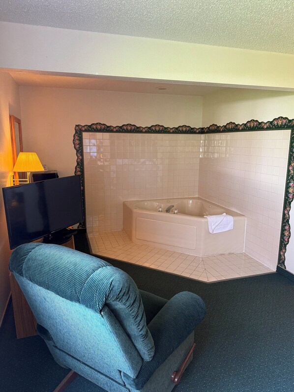 Romantic Single Room, Non Smoking | Egyptian cotton sheets, premium bedding, down comforters - Budget Inn and Suites (De Witt)