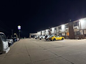 Exterior - Budget Inn and Suites (De Witt)