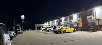 Budget Inn and Suites