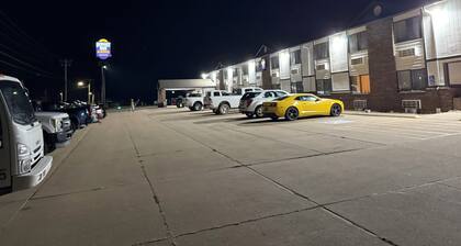 Budget Inn and Suites