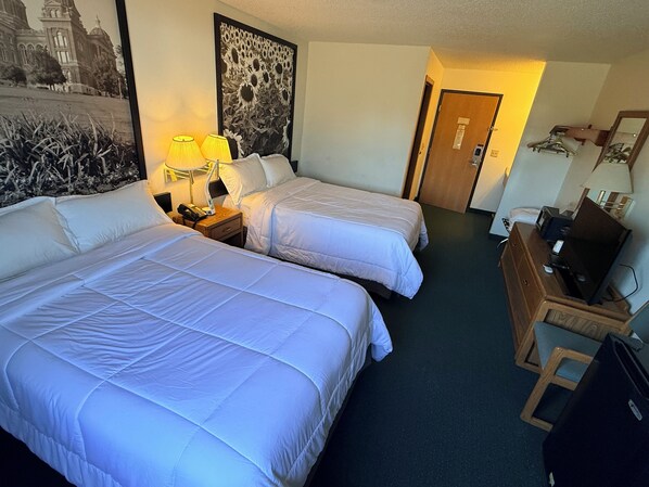 Double Room, Non Smoking | Egyptian cotton sheets, premium bedding, down comforters - Budget Inn and Suites (De Witt)