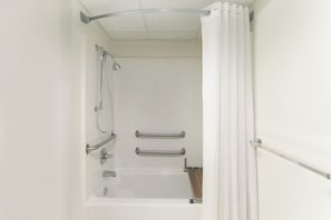 Badkar/dusch, hårtork, handdukar och tvål