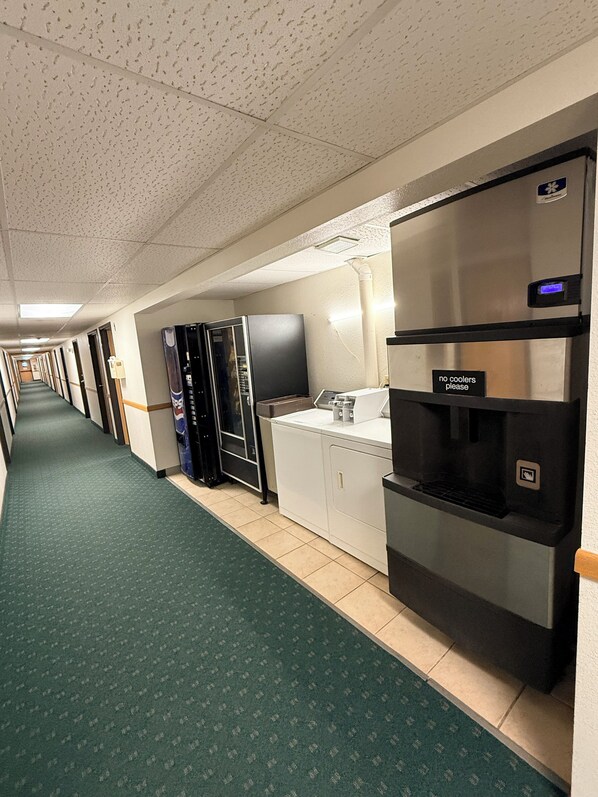 Hallway - Budget Inn and Suites (De Witt)