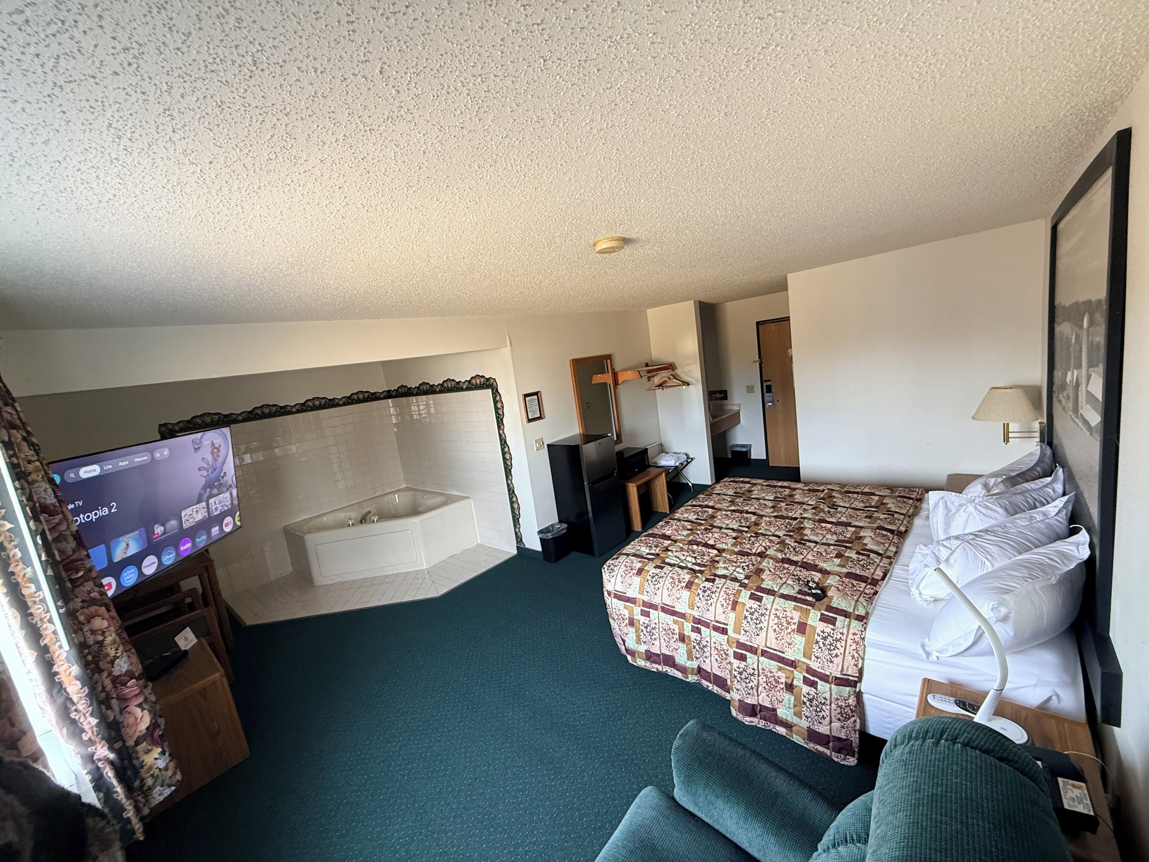 ملاءات من القطن المصري وأغطية فراش متميزة وألحفة محشوة بالريش