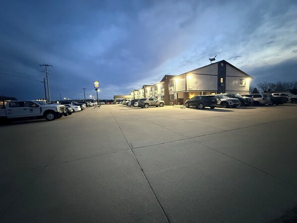 Front of property - Budget Inn and Suites (De Witt)