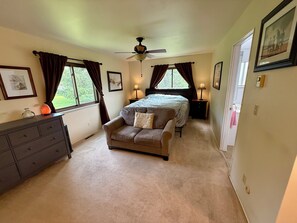 4 bedrooms, iron/ironing board, free WiFi, bed sheets