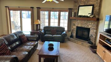 Télévision, cheminée