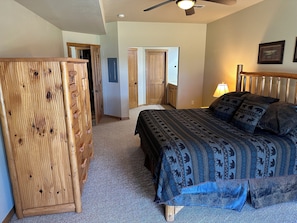 1 bedroom, iron/ironing board, free WiFi, bed sheets - Spirit of the Northwoods (eagle river)