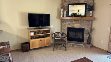 Télévision, cheminée