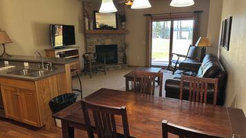 Télévision, cheminée